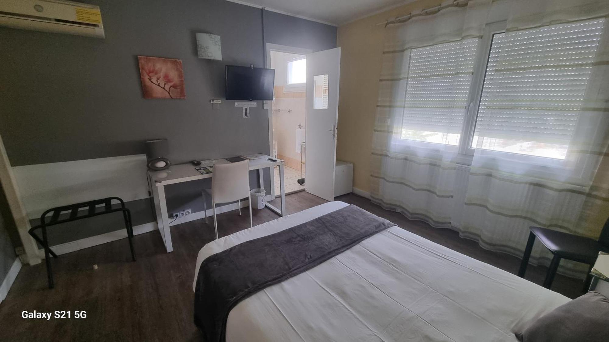 Hotel Du Tricastin 피에르랏트 외부 사진
